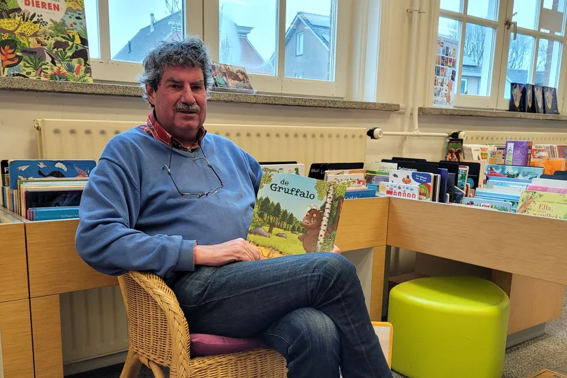 ruud leest voor in bibliotheek loon op zand