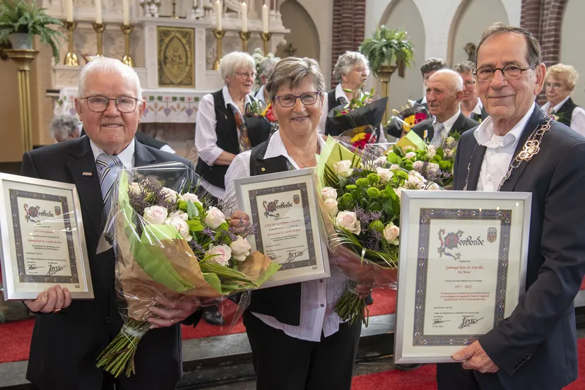 uitreiking oorkondes 01 05 22