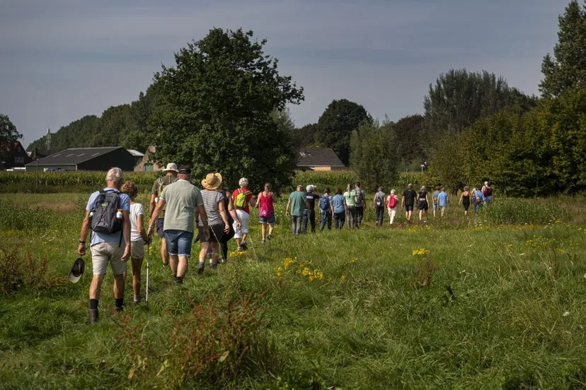 wandeling expeditie zuiderwaterlinie 2023 in waalwijk fotograaf photedby edwin wiekens