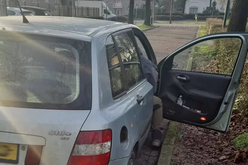 een automobilist die door de politie werd gecontroleerd in kaatsheuvel bleek nog 2766 euro aan openstaande boetes te hebbenjpg