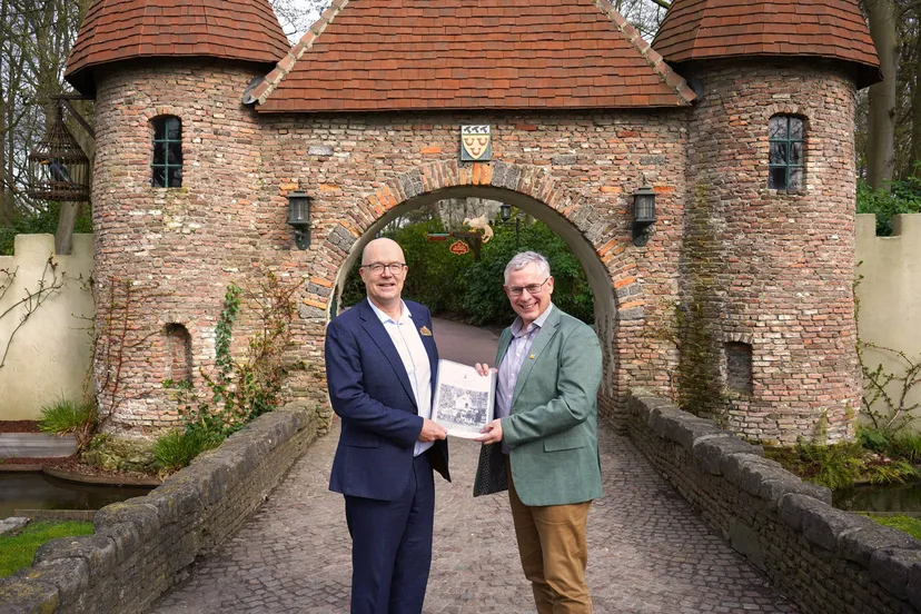 Erfgoedconvenant Gem. LoZ - Efteling 2, Fons Jurgens (l) wethouder Marc Budel (r)