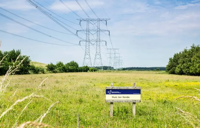 Onshore project NL Zuid-west 380 kV Oost hoogspanningsmast huis ter heide