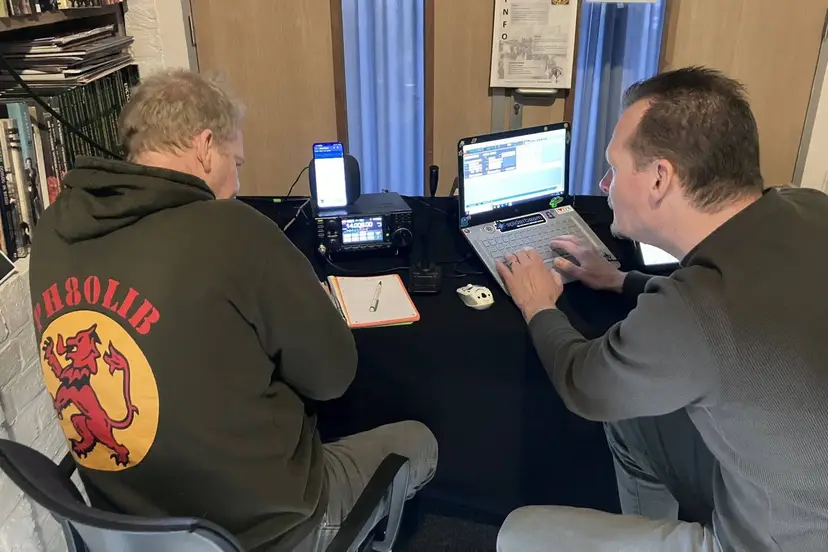 De radioamateurs van PH82LIB komen naar ons museum in Wijk en Aalburg