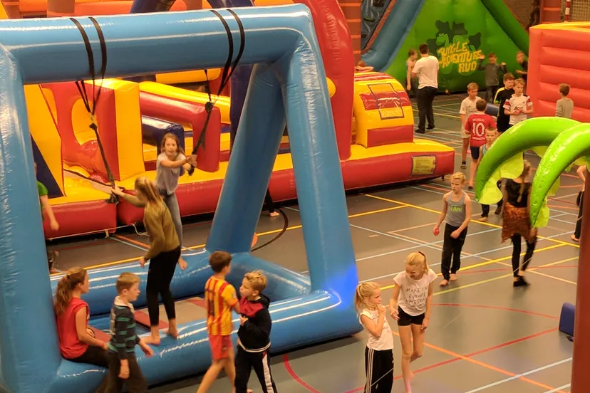 kinderen op luchtkussens