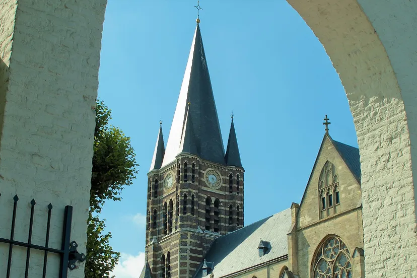 abteitor und abteikirche