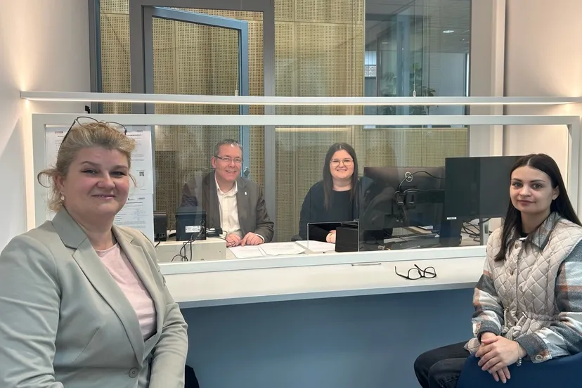 burgemeester helpt mee bij burgerzaken 1