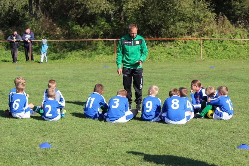 football 3715878 1920