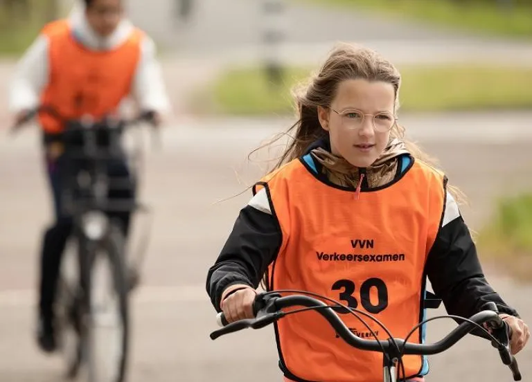 foto vrijwilliger verkeersexamen foto van vvn