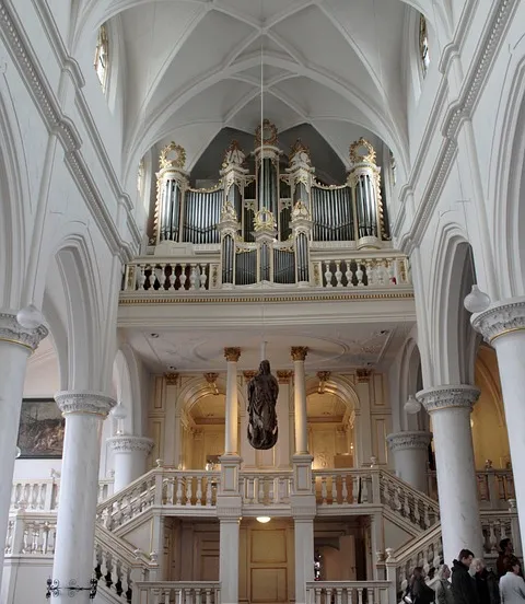 kerk thorn 3784790 960 720 binnen sonja kalee via pixabay