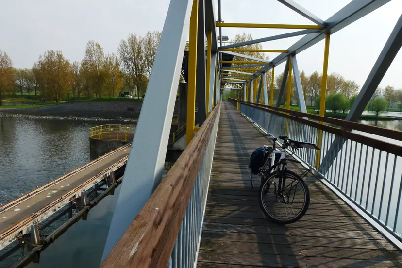 linne maasgouw stuw fietsbrug