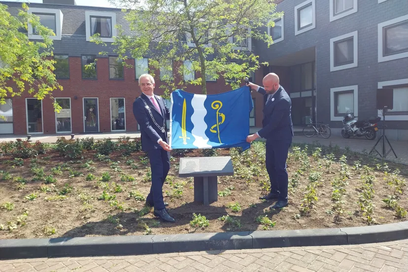 onthulling stef strous plantsoen