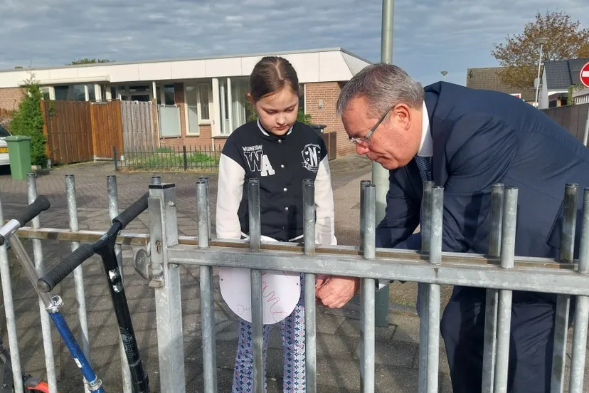 poep hoort hier niet burgemeester 1