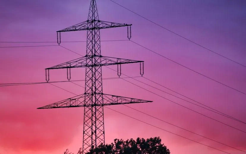 power pole 6535588 1920 915x518 1