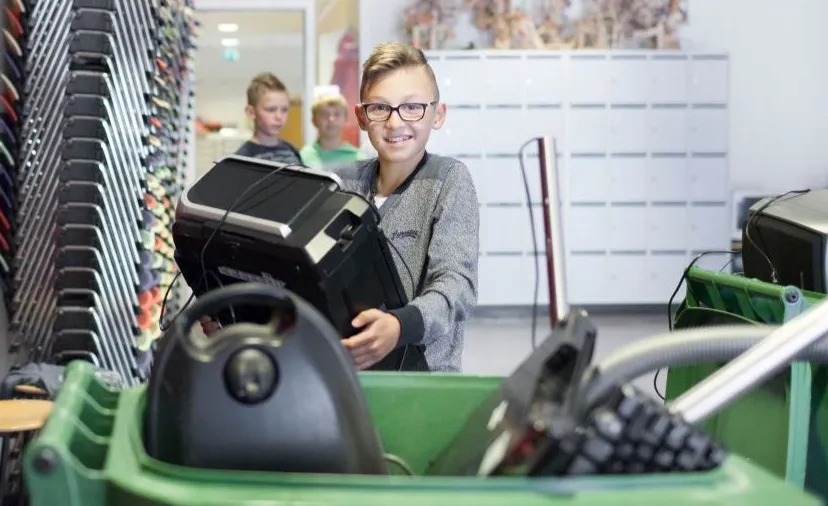 schoolkinderen e waste race 1