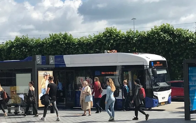 ze bus in maastricht op station begin juni 2019 915x518