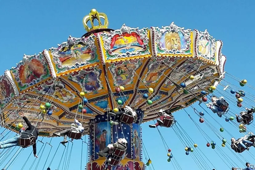 kermis chain carousel 2274009 1280 1