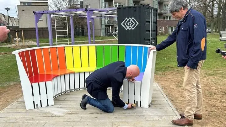 regenboogbankje maasbracht fb 1