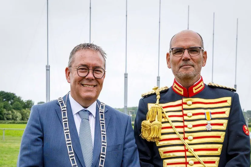eric steffanie koninklijke onderscheiding burgemeester statiefoto fb 2