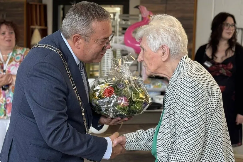 Toos 100 - 527593882_1162300105933080_6631715465823535950_n FB-1