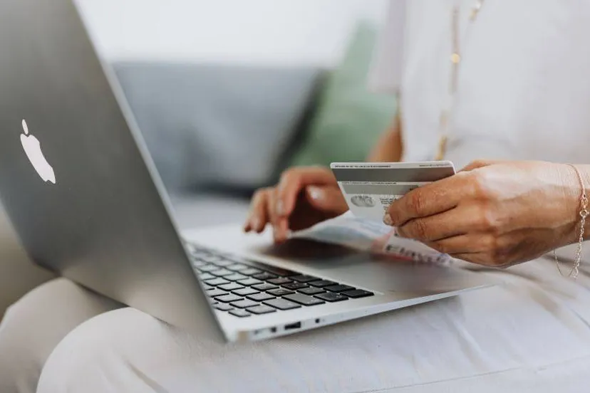 internetbankieren_pexels-karolina-grabowska-4968391_002-1