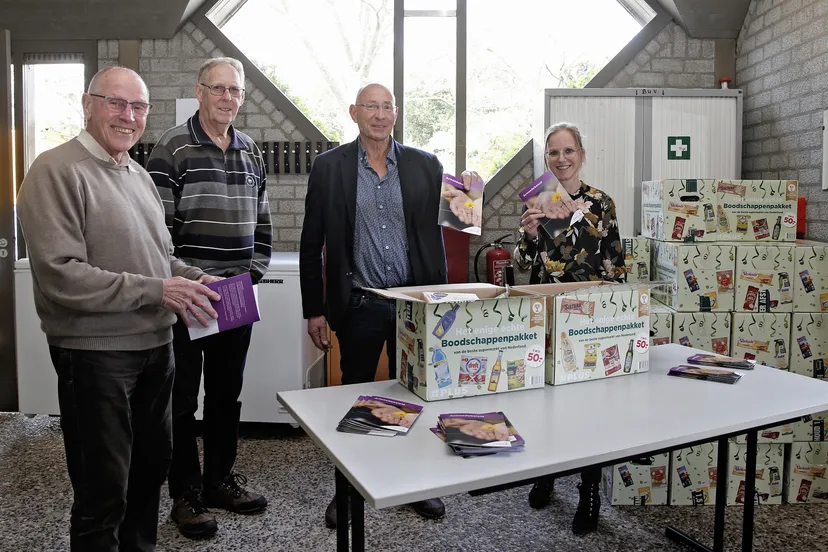 eerste folder overhandiging voedselbank