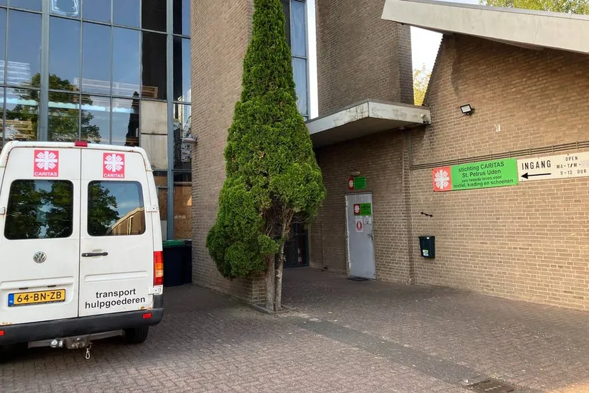 2. Kleding inleverpunt Caritas Uden (foto Patricia van Os  ©)