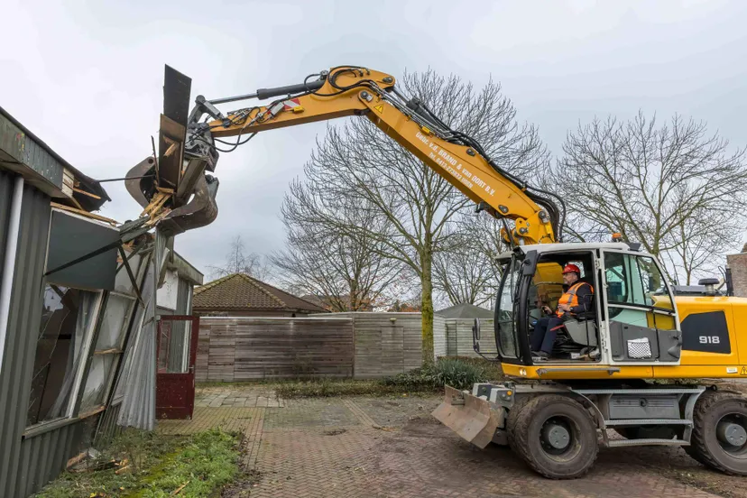 Wethouder Franko van Lankvelt sloopt clubgebouw