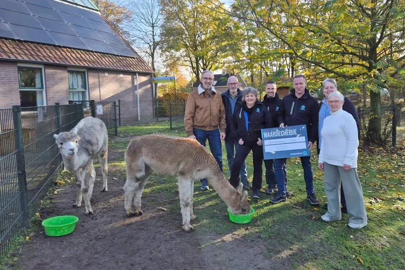Kinderboerderij Uden ontvangt donatie (17 november 2025)