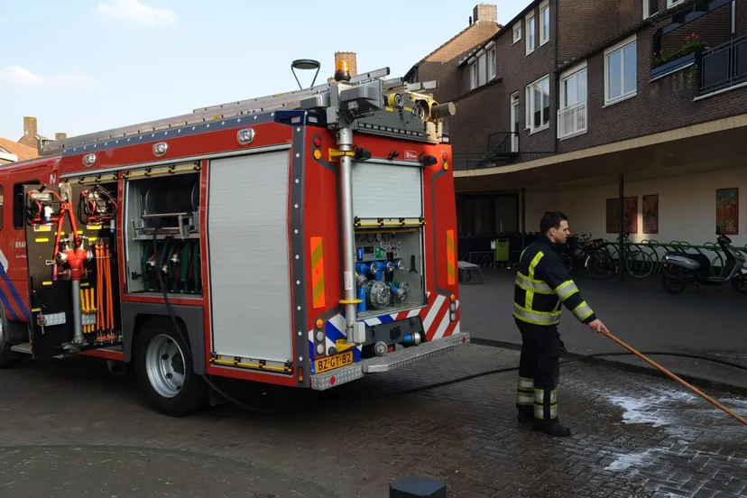 15 04 2019 brandweer reinigt wekdek schijndel 06