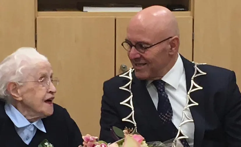 15 12 2019 burgemeester bezoekt 100 jarige 896x504