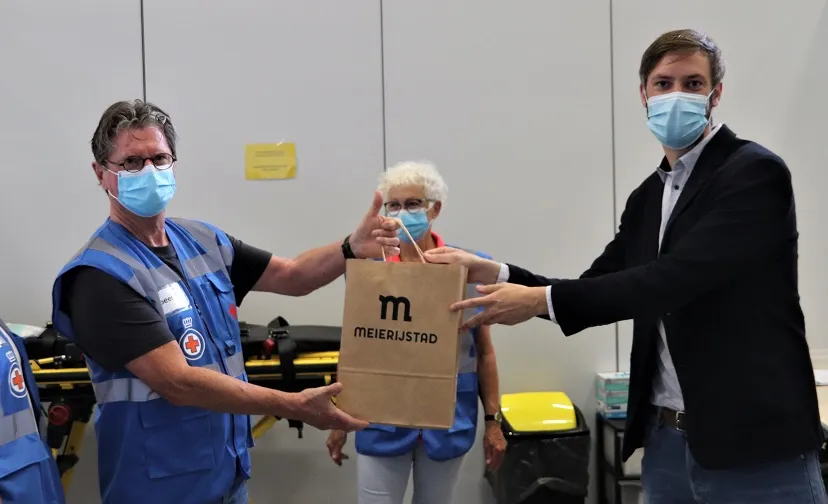 18 06 2021 rik compagne bezoekt vaccinatielocatie veghel 2