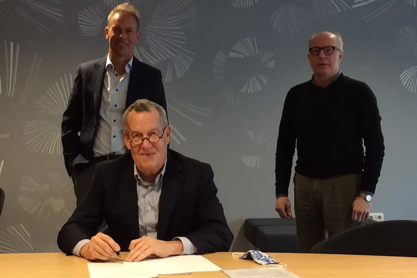 foto ondertekening overeenkomsten bedrijveninvesteringszones biz