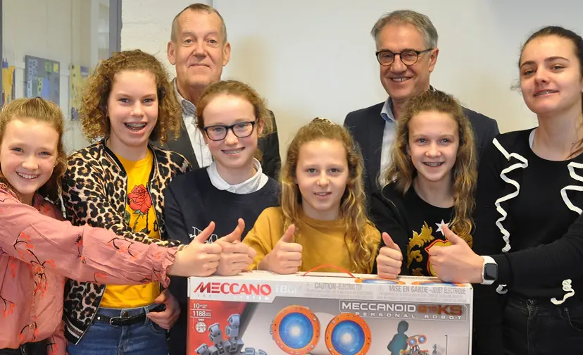 foto van de winnende team 896x5041