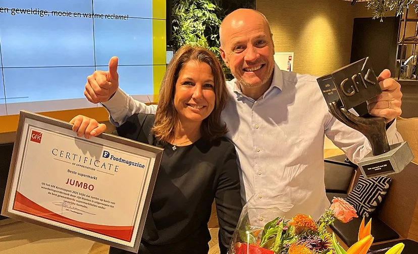 frits van eerd ceo en colette cloosterman van eerd cco van jumbo supermarkten na uitreiking van het gfk kerstrapport