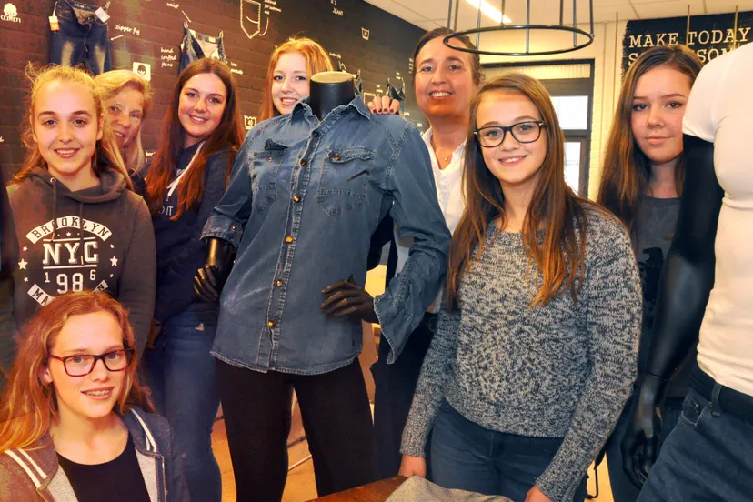 groepje met docent manon geijsels ondernemer magdalien punte