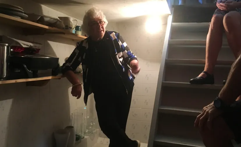 hanneke terug in de kelder in de hezelaarstraat 896x504