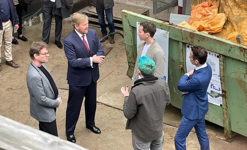 koning in gesprek met mark versteegden