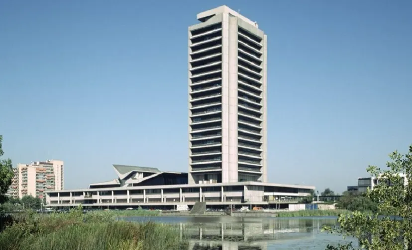 overzicht vijver op de voorgrond s hertogenbosch 20413397 rce