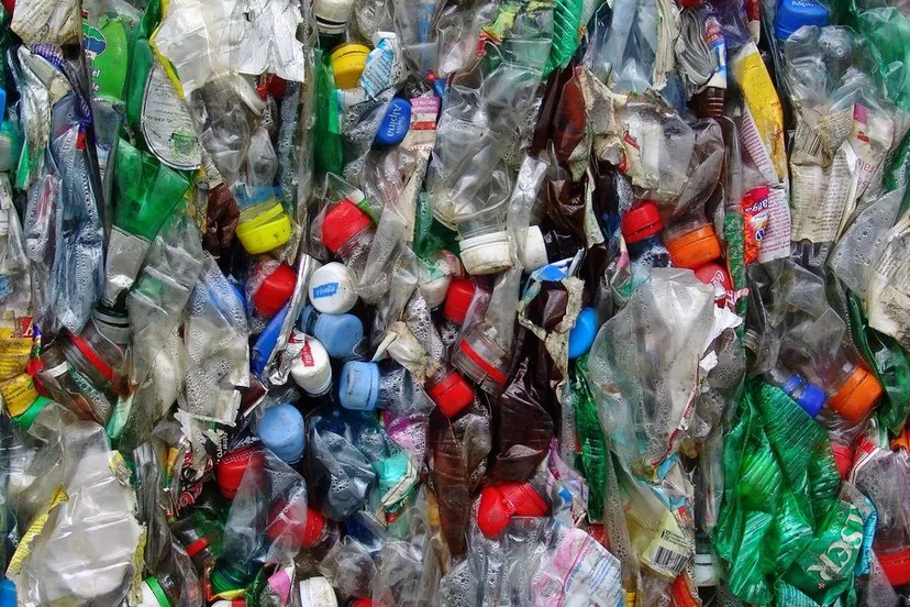 pet flesjes verzameld 1024 598 80 c1