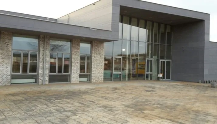 voorkant nieuw gebouw de vijfmaster 715x408