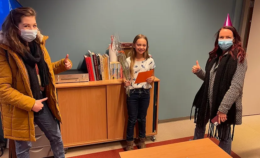 winnares yente werd verrast in de klas