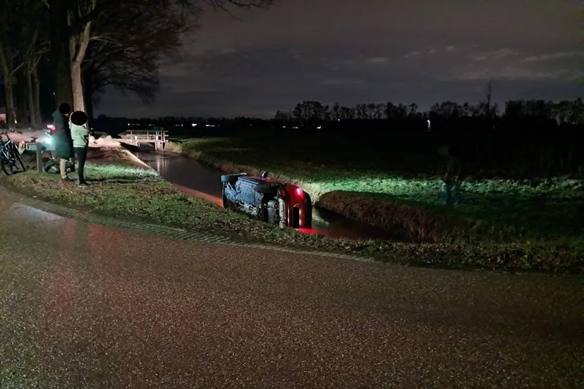 13-01-2026 Auto te water Sint-Oedenrode 01