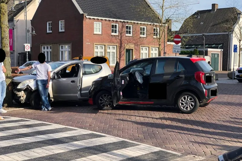 08-04-2026 Aanrijding Markt Veghel 01