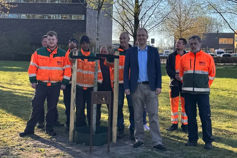 090426 foto persbericht Jubileumboom 70 jaar WSD afscheid Menno Roozendaal 1