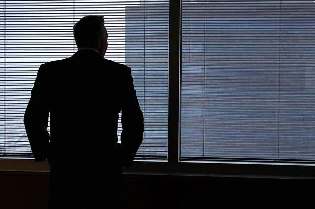 350a7f5ee27d22dbe366-mhouge-businessman-1477601_640