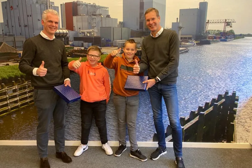 foto bij persbericht uitreking ipads