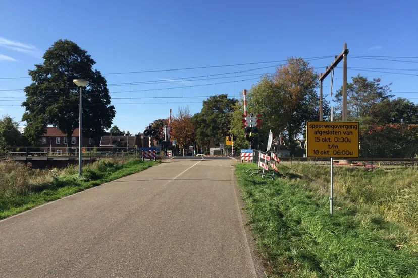 photo 5927240338508987021 y