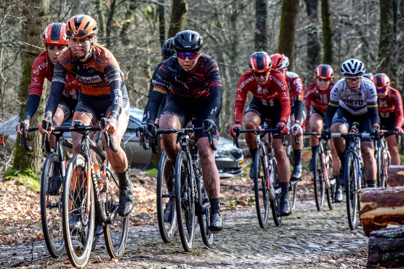 ronde van drenthe foto strijd op de drentse keien 2019 foto harm van alst