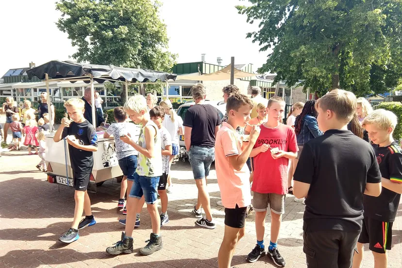 ruinerwold tref onderwijs foto arendsvleugel 100ste leerling
