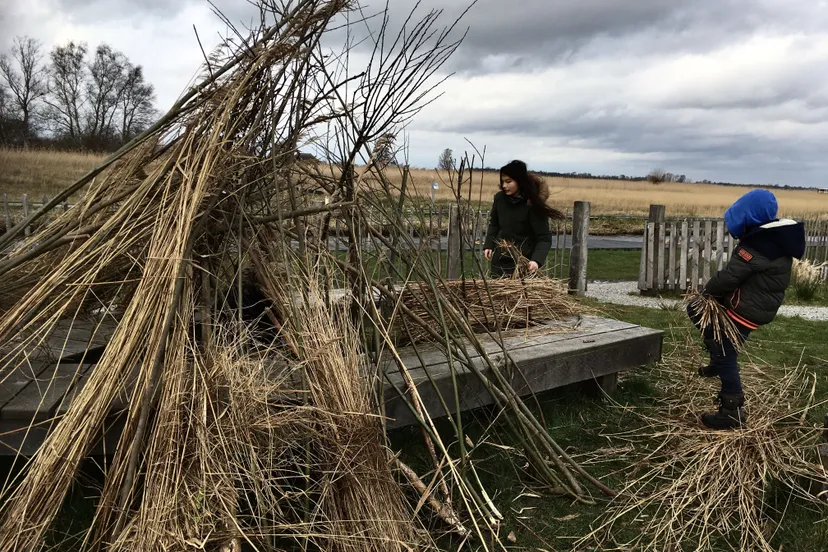 sint jansklooster foto huttenbouwen met landschap als achtergrond